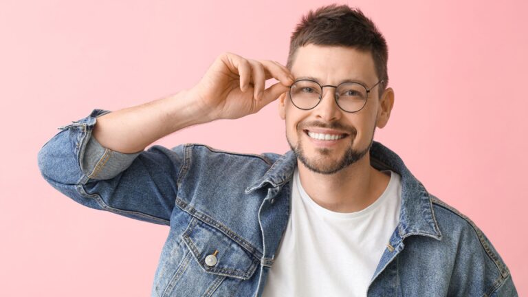 Okulary dla mężczyzny – czy zwiększają atrakcyjność?